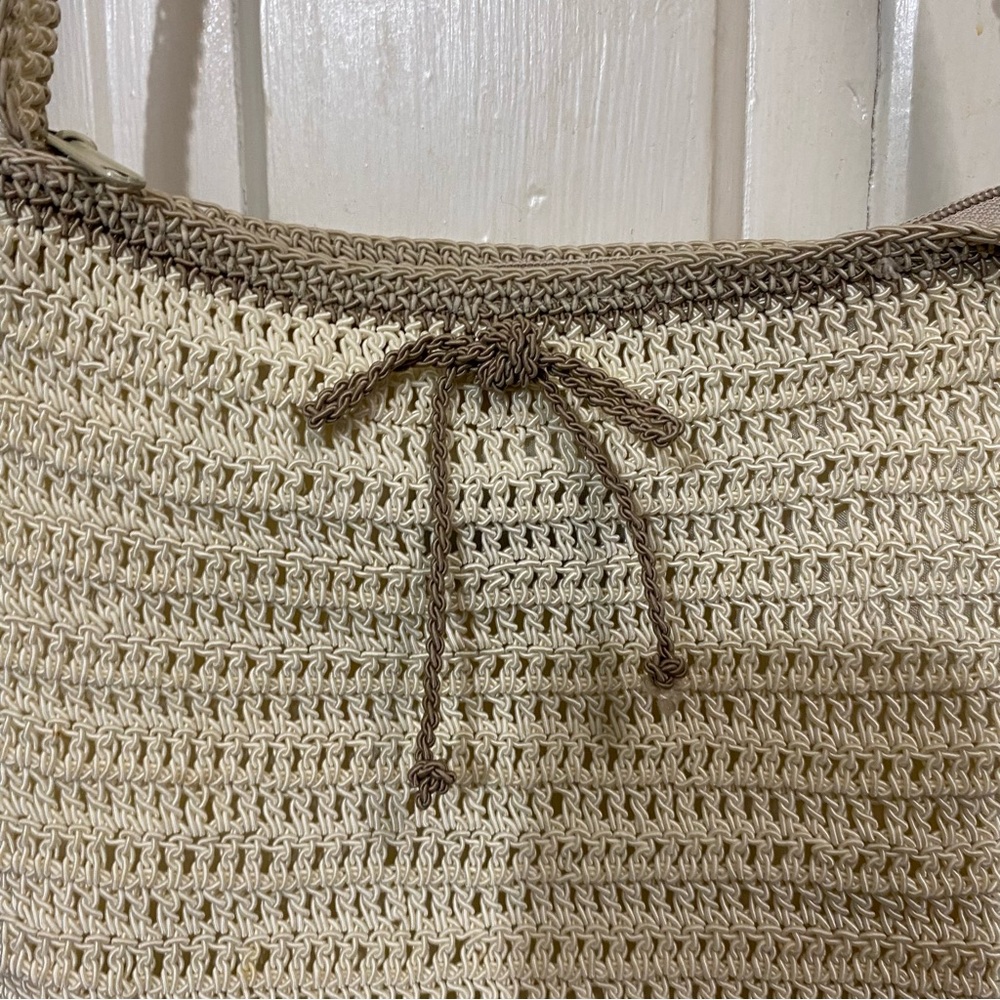 CHATEAU | Handmade in China Crochet Tan Crossbody Bag with Bow - Picture 3 of 11